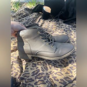 Brown boots like new